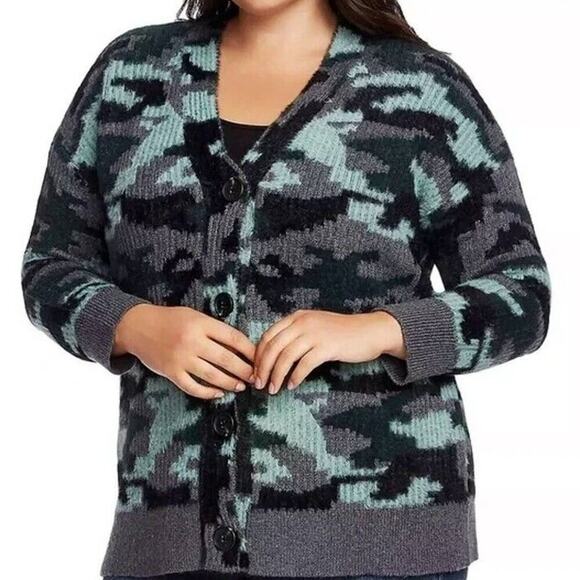 Vince Camuto Fuzzy Cardigan Womens Size Medium Multicolor Camo Button Sweater - Picture 1 of 10